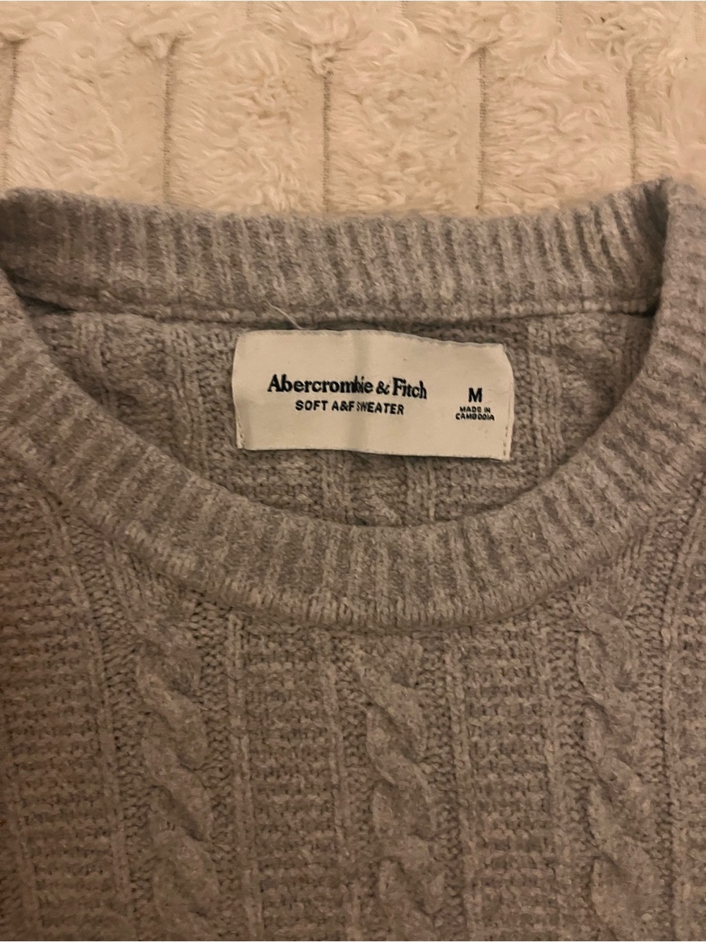 Abercrombie & Fitch Men's Heather Light Gray Cable Crewneck Sweater